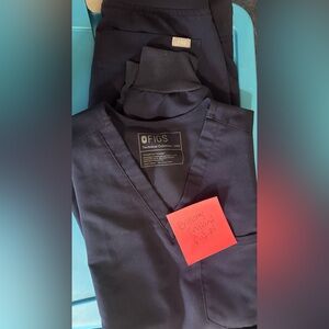 Navy blue figs set.  XXS Catarina one pocket top with XXS Zamora jogger bottoms